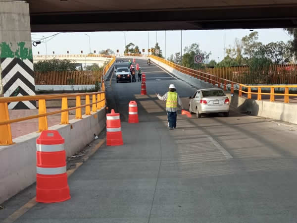 Muestra personal de American Dragon Machinary tras resolver pavimentación.